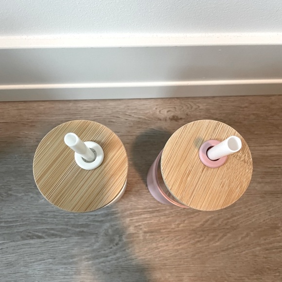 2 Glass 22 oz water bottles - Picture 3 of 3